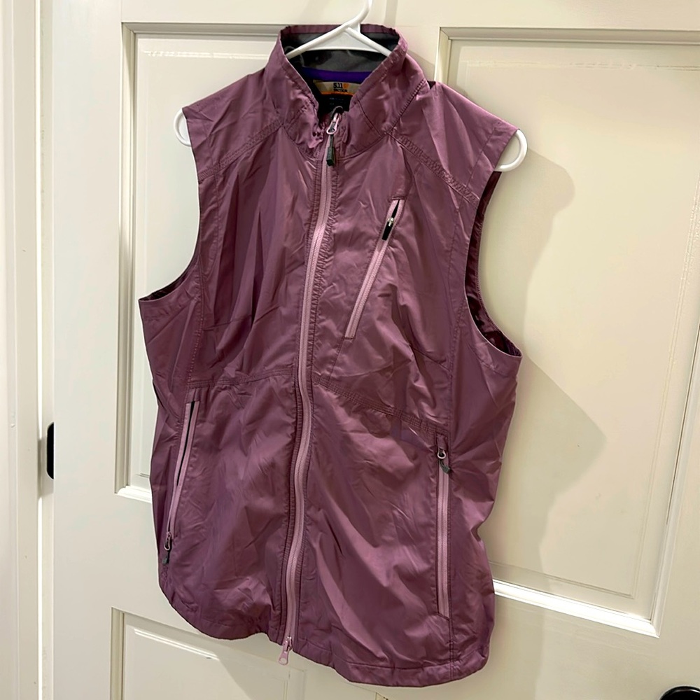 5.11 Tactical women’s size Medium light weight vest, lavender purple EUC reflect